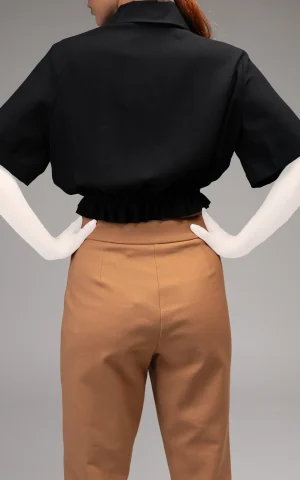 تاپ زنانه مشکی رنگ آستین سه ربع آزاد بند دار